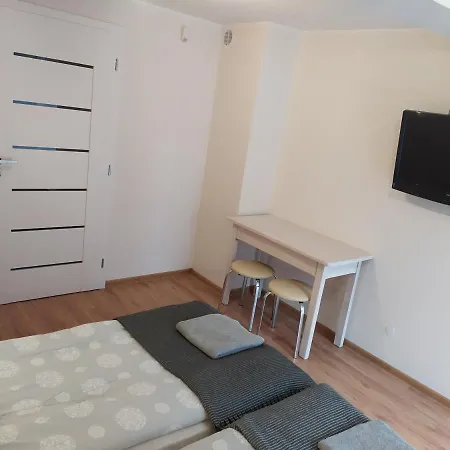 Kwatera prywatna Dwa pokoje z prywatną kuchnią i łazienką - niedaleko plaży