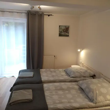 Dwa pokoje z prywatną kuchnią i łazienką - niedaleko plaży Gdynia