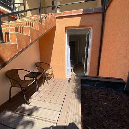 Dwa pokoje z prywatną kuchnią i łazienką - niedaleko plaży