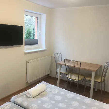 Dwa pokoje z prywatną kuchnią i łazienką - niedaleko plaży Gdynia